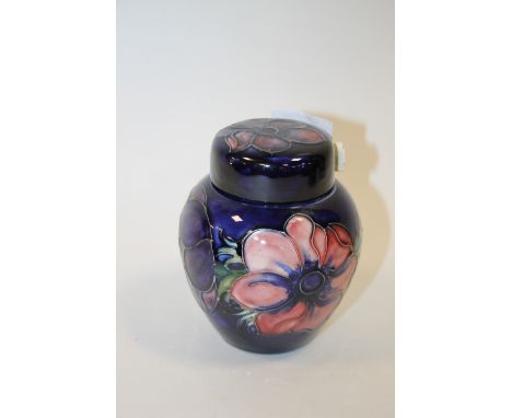 A VINTAGE MOORCROFT ANEMONE PATTERN GINGER JAR OF SMALL PROPORTIONS 