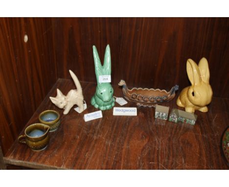 A COLLECTION OF CERAMICS TO INCLUDE IRISH WADE, SYLVAC ETC (10)