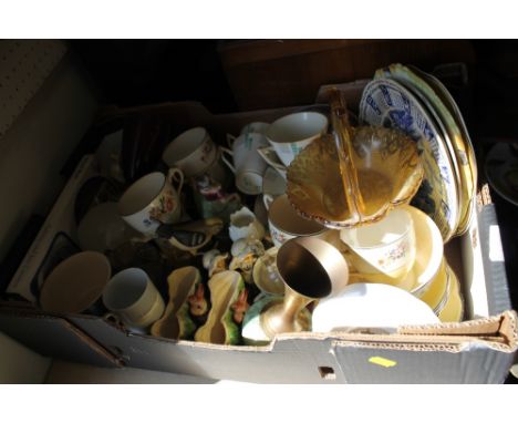 A TRAY OF ASSORTED CERAMICS AND CHINA TO INCLUDE ART DECO STYLE CHINA, WEDGWOOD ETC. 
