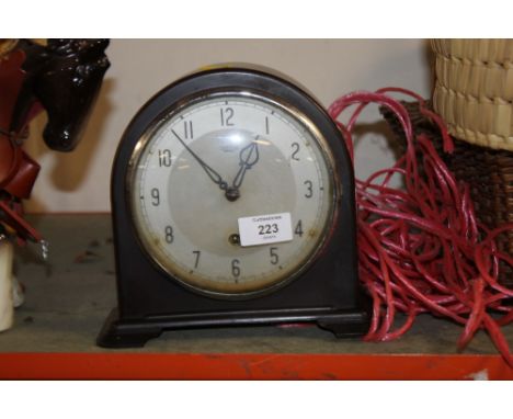 A RETRO BAKELITE SMITHS ENFIELD MANTLE CLOCK
