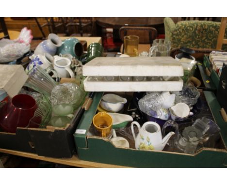 THREE TRAYS OF VINTAGE GLASSWARE TO INCLUDE GREEN ART DECO EXAMPLES 