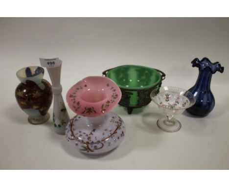 A COLLECTION OF ANTIQUE AND VINTAGE GLASSWARE TO INCLUDE HAND PAINTED EXAMPLES