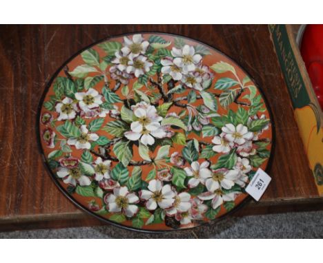A VINTAGE WATECOMBE HAND PLATED CERAMIC CHARGER A/F