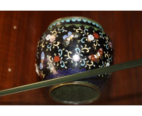 A VINTAGE ORIENTAL STYLE CLOISONNE VASE 