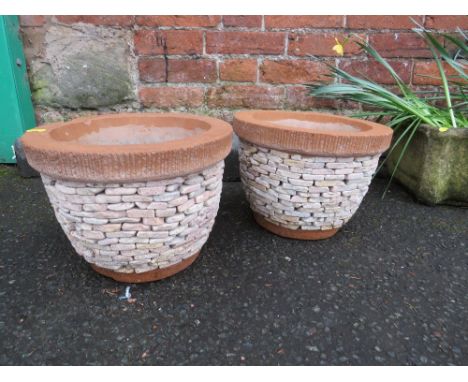 A PAIR OF STONE / BRICK EFFECT GARDEN POTS DIA. 30 CM