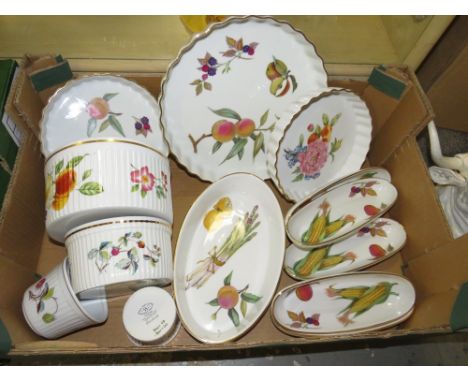 A LARGE BOX OF ROYAL WORCESTER EVESHAM CERAMICS
