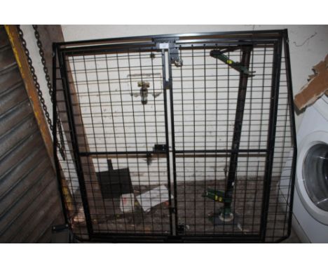A VAN DOG GATE W-122 L-109 CM