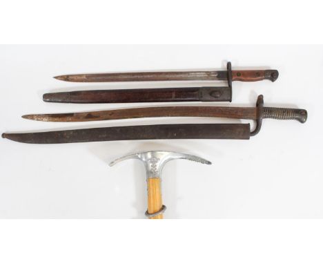 British 1907 pattern sword bayonet, the fullered blade with ricasso stamped '1907 4 15' for April 1915, wood grip, complete w