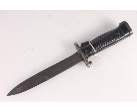 United States of America USA American M5A1 knife bayonet, the blade ricasso stamped 'US M5A1 MIL PAR COL', chequered plastic 