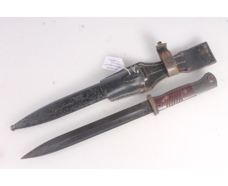 WWII era German Seitengewehr S84/98 knife bayonet, the fullered blued steel blade with ricasso stamped '1396 L' and '44ffc', 