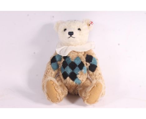 Steiff 006975 Designers Choice Teddy Bear Pablo, 35cm, limited edition 483/500, with certificate of authenticity, boxed.