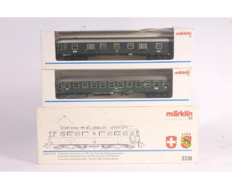 Marklin HO scale model railways to include 3338 overhead pantograph locomotive SBB CFF 11414 green with Bern crest, 4089 DB c