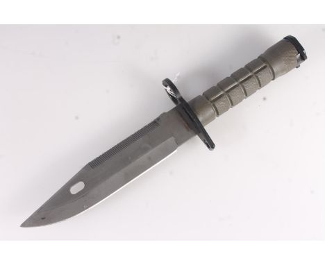 United States of America USA American M9 knife bayonet, the blade ricasso stamped 'MK100469', blade length 18cm, bayonet leng