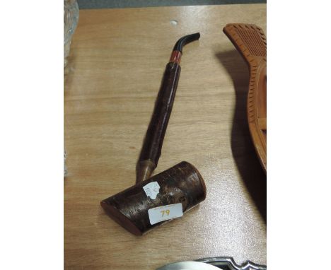 A smokers pipe of rustic style