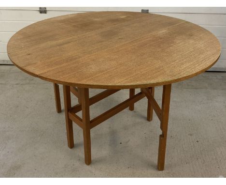 A vintage light oak veneer circular gate leg table.  Fully extended approx. 122cm diameter.