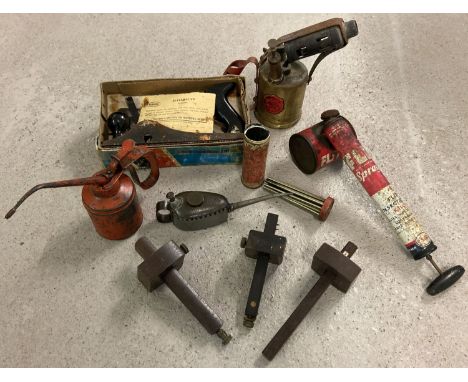 A small quantity of vintage tools. To include a boxed Paramo PlaneMaster plane, a Monitor brass blow torch and a small Kayes 