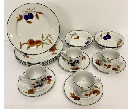 A boxed 1980's Royal Worcester "Evesham Vale" pattern 20 piece dinner service, in as new condition. Box complete with all int