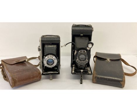 2 vintage Kodak folding cameras, both with leather cases. A No. 1A Pocket Kodak together with a Kodak Anastigmat F:4.5 100mm.