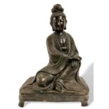Asiatika wohl China, Buddha Bronze wohl Guanyin, signiert, 20. Jahrhundert