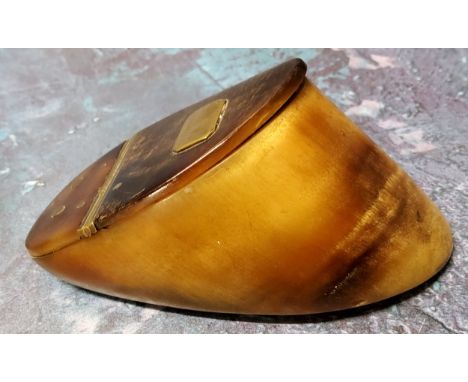 A 19th century hoof snuff box, hinged cover, 9cm wide 