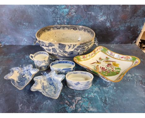 Blue and White - a pair of pearl ware pickle dishes;&nbsp; a Spode Italian pattern patty pan;&nbsp; another;&nbsp; a Cauldron