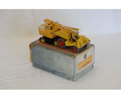 A Dinky super toys 571 Coles mobile crane in yellow, in original box.  Est £25-40