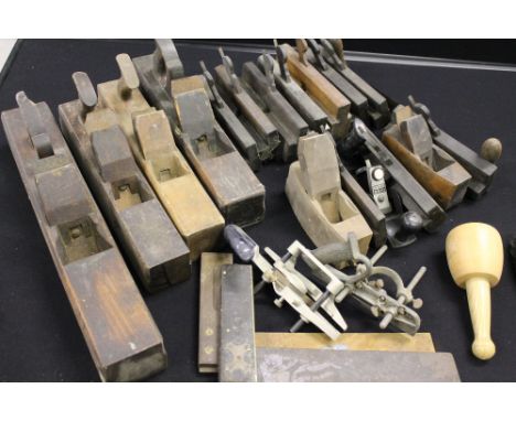 VICTORIAN WOODWORKING TOOLS - a selection of x19 moulding and smoothing woodworking planes of various sizes and sundry items.