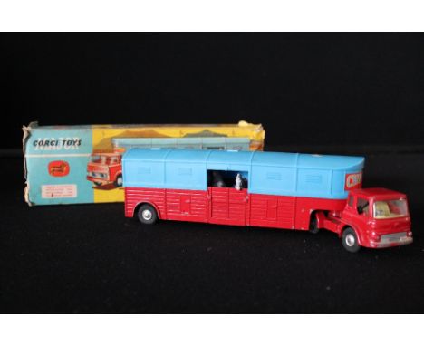 CHIPPERFIELDS CORGI - an original Chipperfield's Circus Horse Transporter with x6 horses (1130) in original box. Model in goo