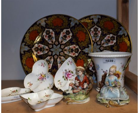 Ceramics - a pair of Lynton Porcelain Hamilton Imari plates; Royal Crown Derby Posies planter and trinket dishes; a pair of C