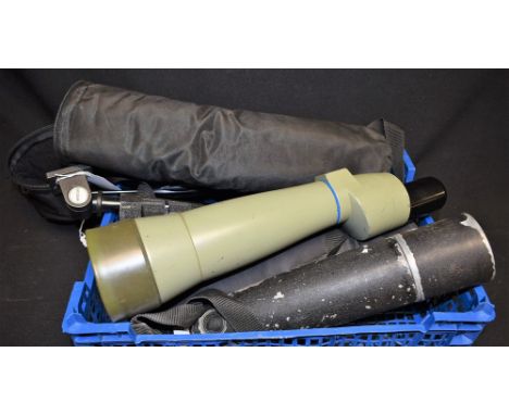 A Bushnell Spacemaster II Spotting Scope, 15x - 45x zoom eyepiece, case; A Mirador Spotting Scope, case; A black enamel teles