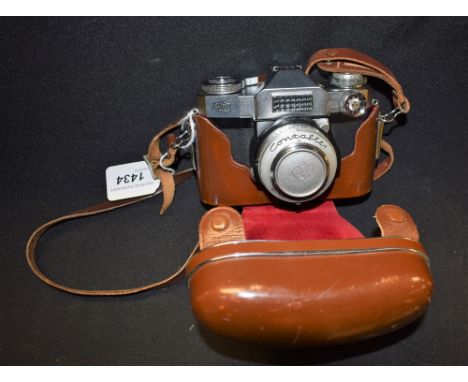 Photography - A Zeiss Ikon Contaflex Super 35mm SLR camera, Tessar f2.8 50mm lens, leather case c.1960