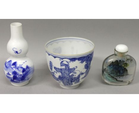 A CHINESE BLUE & WHITE PORCELAIN BEAKER, in a fitted box, the beaker 2.8in high; together with a small blue and white double 