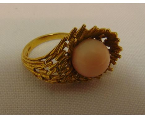 18ct yellow gold and coral ring, approx total weight 8.1g