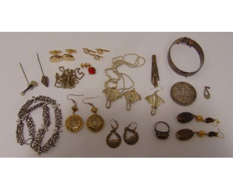 A quantity of costume jewellery to include necklaces, earrings and a ring