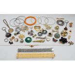 1 Konv. Schmuck Mode/Metall u.a., z.T. mit Halbedelsteinen, Bernstein, Kunststoff, u.a., je Asp./Gsp