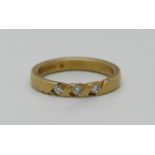 1 Damenring GG 14ct. mit 3 kleinen Brillanten je wohl ca. 0,05ct., Ringgröße ca. 54,5, Tsp.