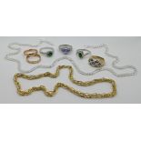 1 Kette und 1 Paar Eheringe je GG 9ct. sowie 5 Teile Silberschmuck z.T. mit Farbsteinen, je Asp./Gsp