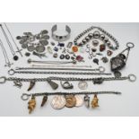 1 Konv. Schmuck u.a. wohl min. Silber, je Asp./Tsp.