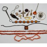 1 Konv. Schmuck GG 8ct. (ca. 5 Teile) z.T. mit Granate, Silberschmuck (3 Teile) z.T. mit Bernstein s
