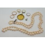 1 Konv. Schmuck GG/WG je 14ct. z.T. mit kleinen Brillanten, Perlen, Saphiren und 1 gefassten Goldmün