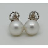1 Paar Ohrsteckerclips WG 18ct. lt Rechnung: Südseeperlen D 13mm, Diamant mit Trilliantschliff zus.