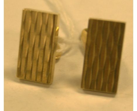 A pair of modern 15ct gold gents cufflinks, 7.9g, 2cm