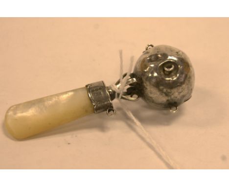 A George V silver and mother of pearl babies teething rattle, Birmingham 1922, 8.5cm