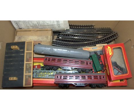 A Hornby H0 00 gauge Rovex scale model container wagon together with various loose coaches, track, and accessories