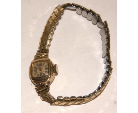 An Accurist ladies 9ct gold cased wrist watch having manual wind movement