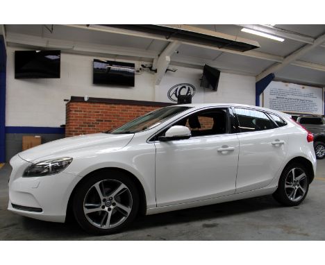Make &amp; Model: Volvo V40 SE Lux Nav D2Date of Reg: KX14 ZTKColour: Whitecc: 1560MoT: 19-10-2022Fuel Type: DIESELMileage: 1
