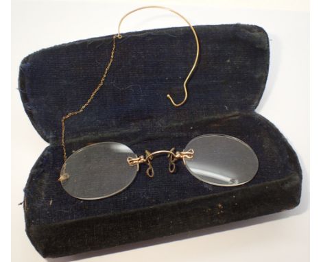 Vintage cased Pince Nez spectacles with 12ct gold mounts. P&amp;P Group 1 (£14+VAT for the first lot and £1+VAT for subsequen