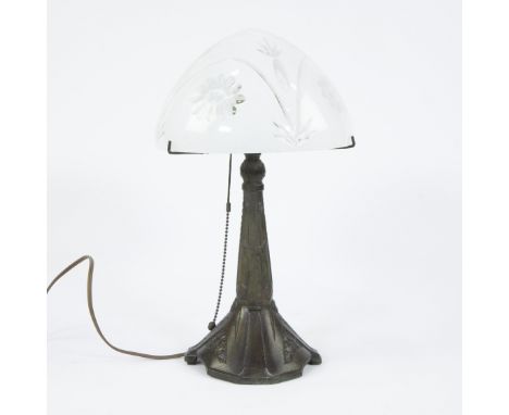 Art Deco mushroom lamp with bronze base and glass shadeArt Deco paddenstoellamp met bronzen voet en glazen coupeH 37 cm