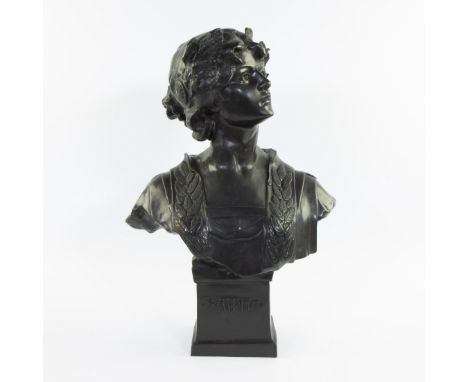 Bronze bust of the sweet-souled Sappho, signedBronzen buste van de de zoetzingende Sappho, getekendH 60 cm