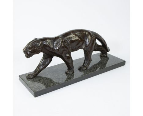 Bronze Art Deco panther on marble base, circa 1930sBronzen Art Deco panter op marmeren basis, ca 193025 x 61.5 x 19.5 cm